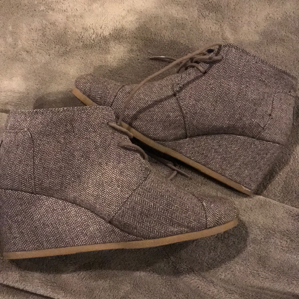Toms wedges
